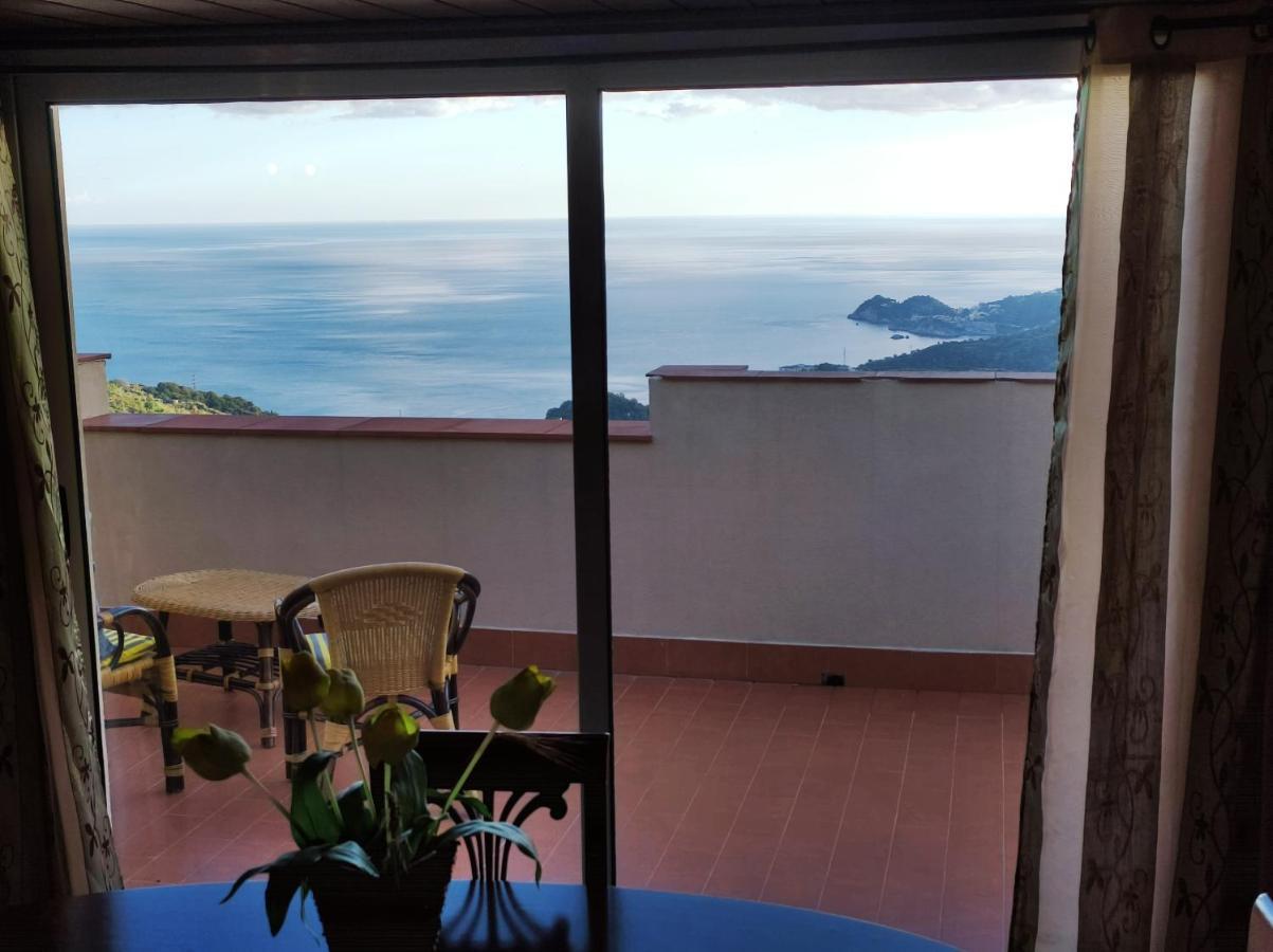 La Panoramica Apartment Gallodoro Екстериор снимка